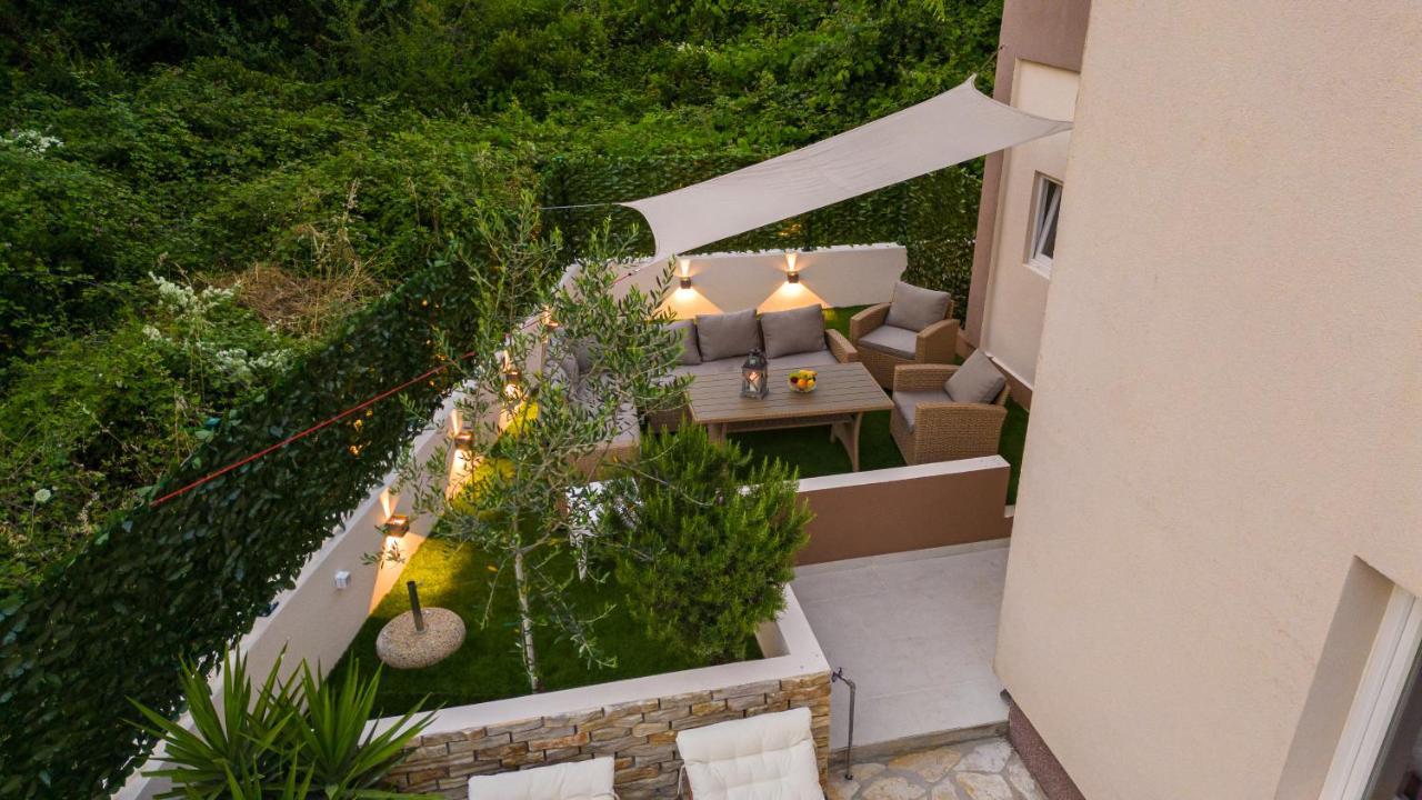 Bruno'S Poolside Apartments - Near Beach تروغير المظهر الخارجي الصورة
