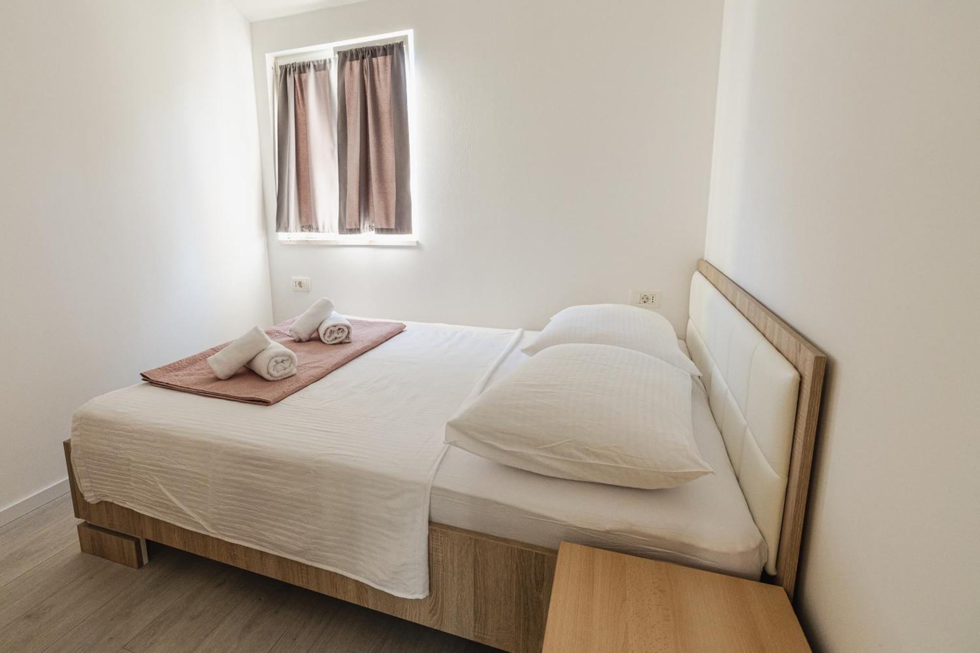 Bruno'S Poolside Apartments - Near Beach تروغير المظهر الخارجي الصورة