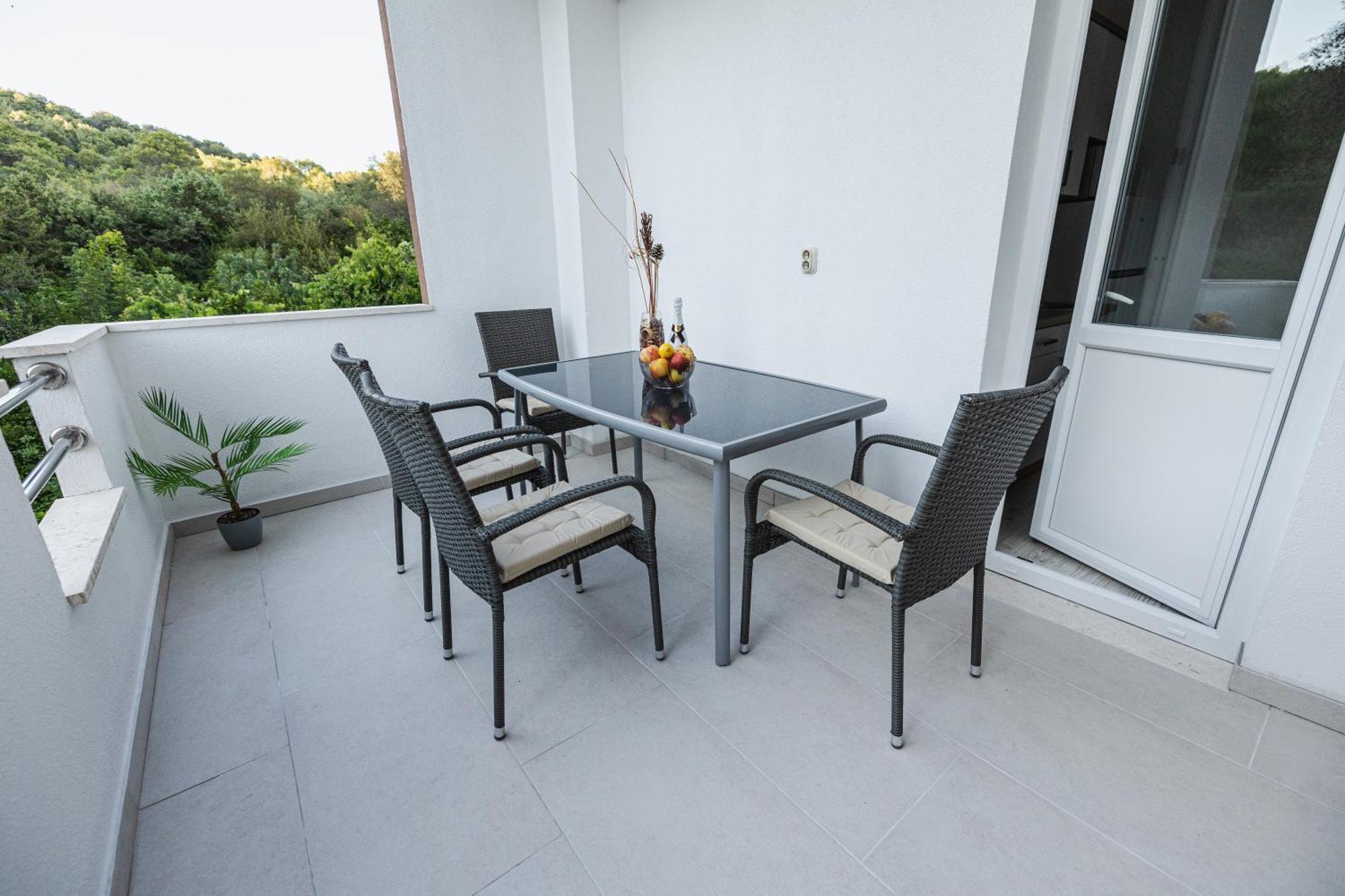 Bruno'S Poolside Apartments - Near Beach تروغير المظهر الخارجي الصورة