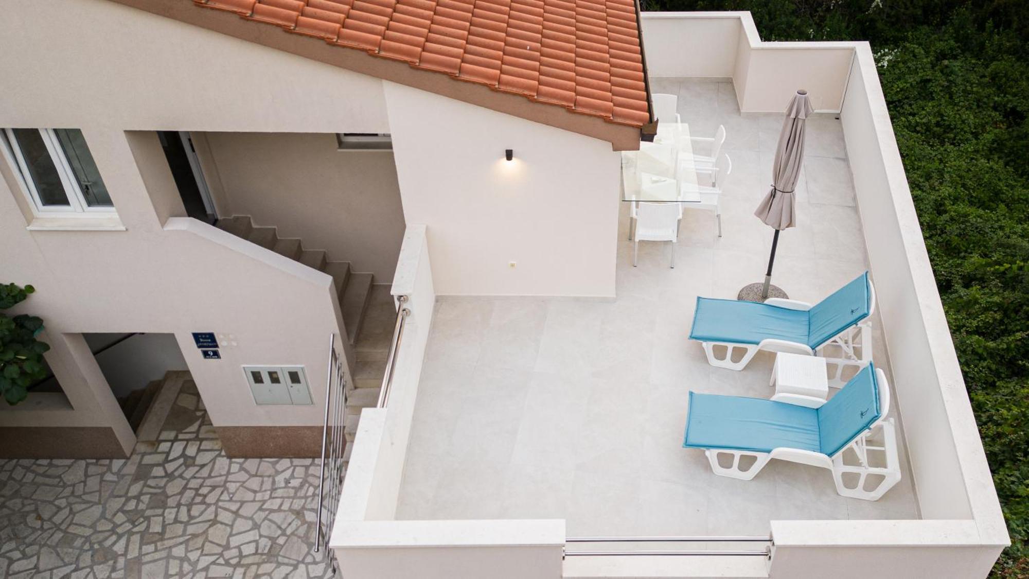 Bruno'S Poolside Apartments - Near Beach تروغير المظهر الخارجي الصورة
