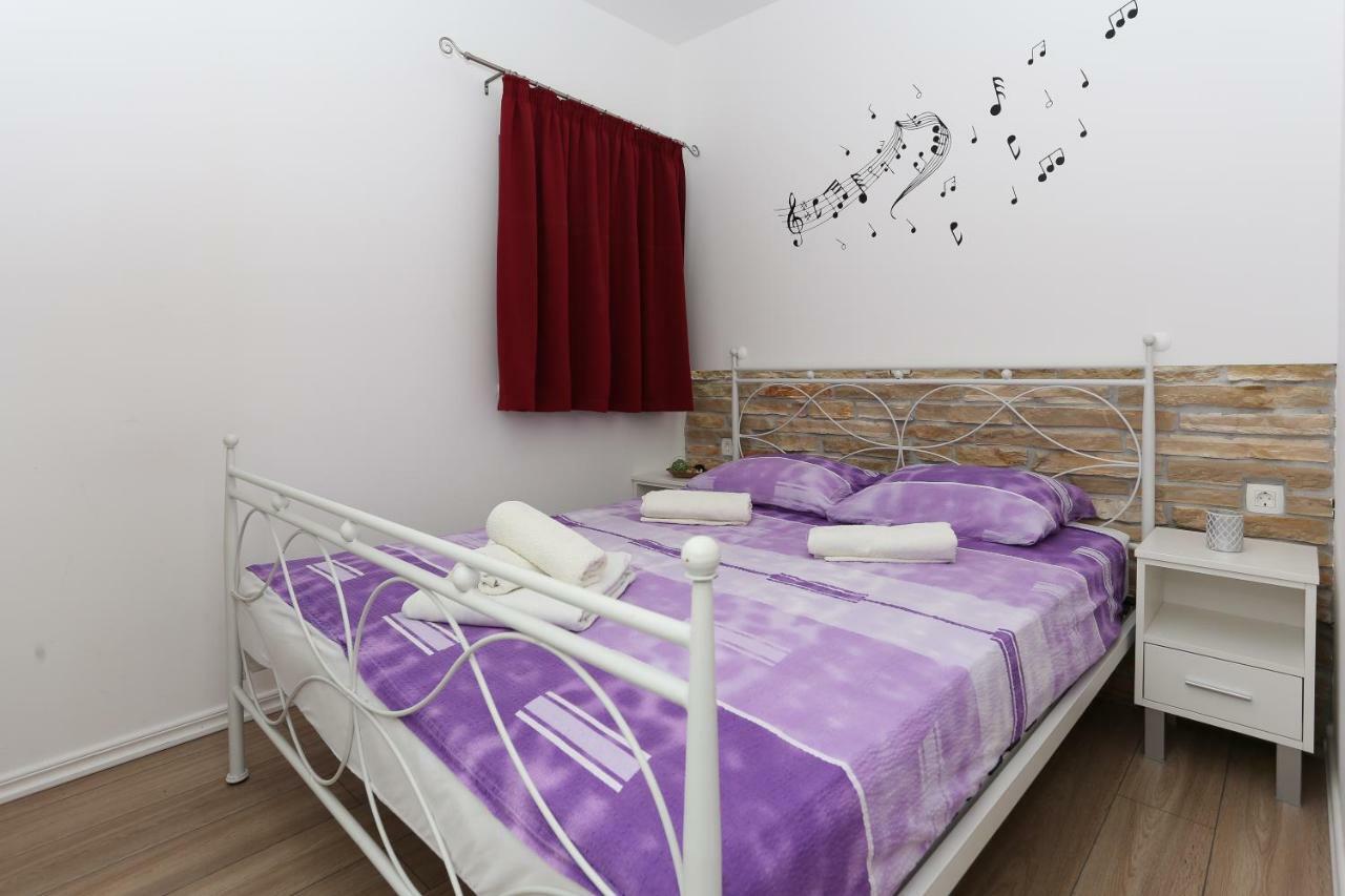 Bruno'S Poolside Apartments - Near Beach تروغير المظهر الخارجي الصورة