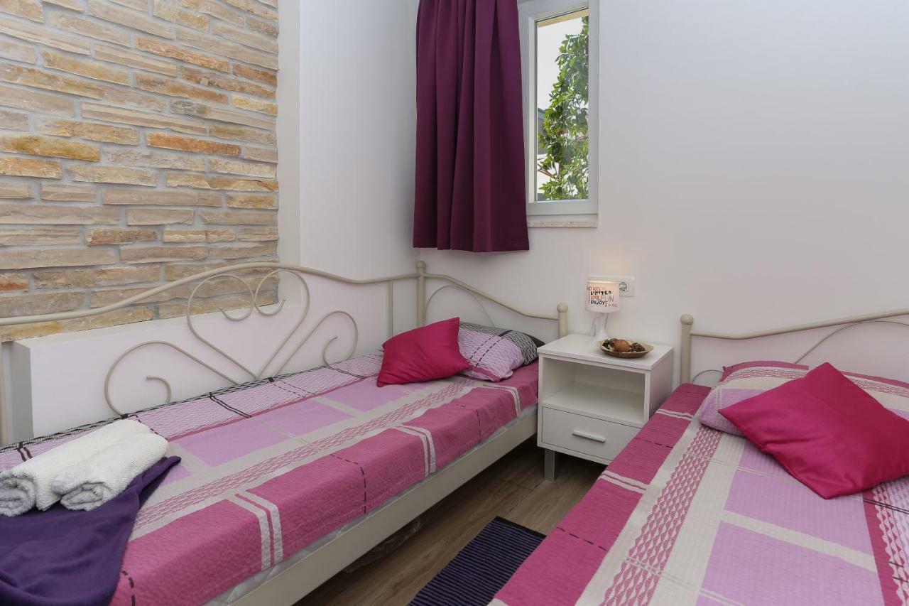 Bruno'S Poolside Apartments - Near Beach تروغير المظهر الخارجي الصورة