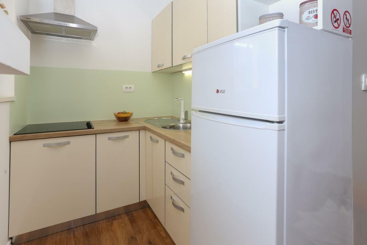 Bruno'S Poolside Apartments - Near Beach تروغير المظهر الخارجي الصورة
