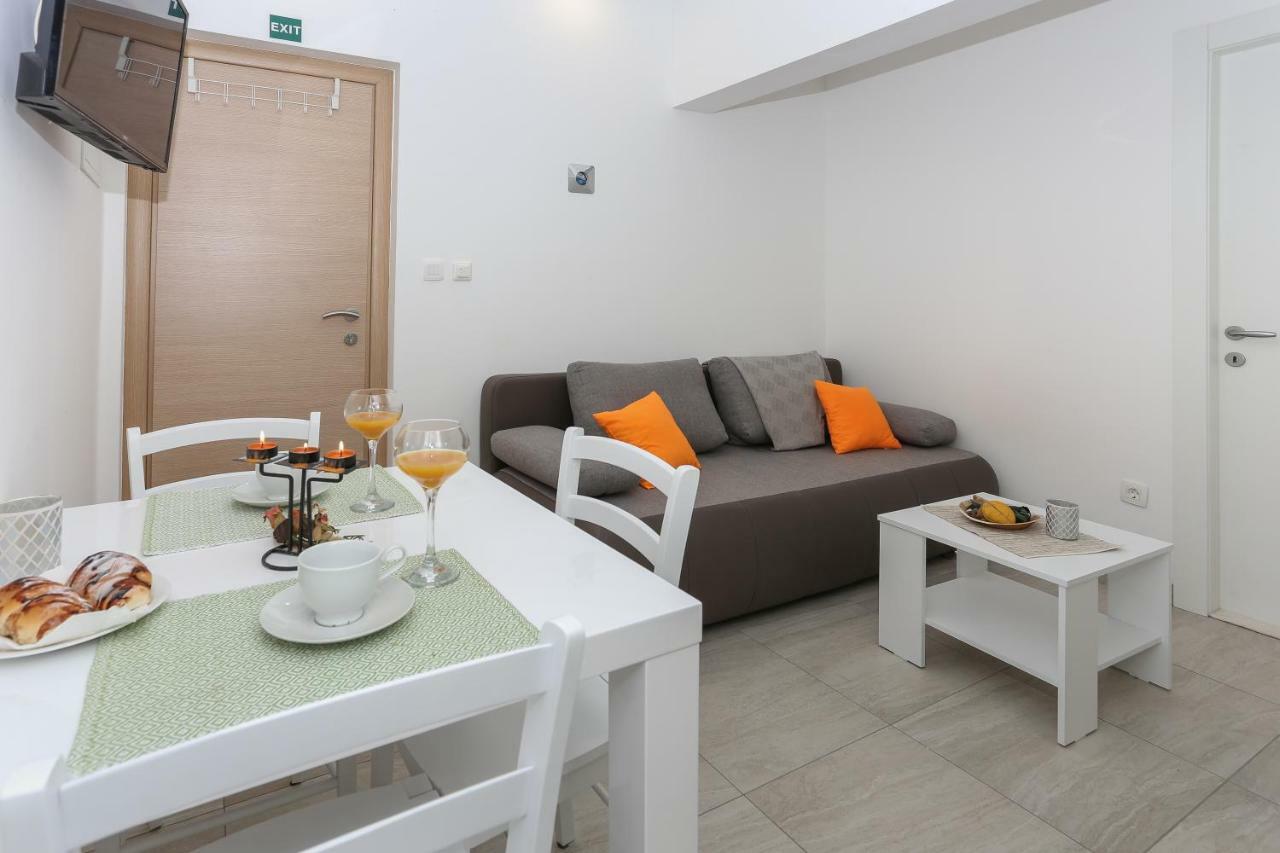 Bruno'S Poolside Apartments - Near Beach تروغير المظهر الخارجي الصورة