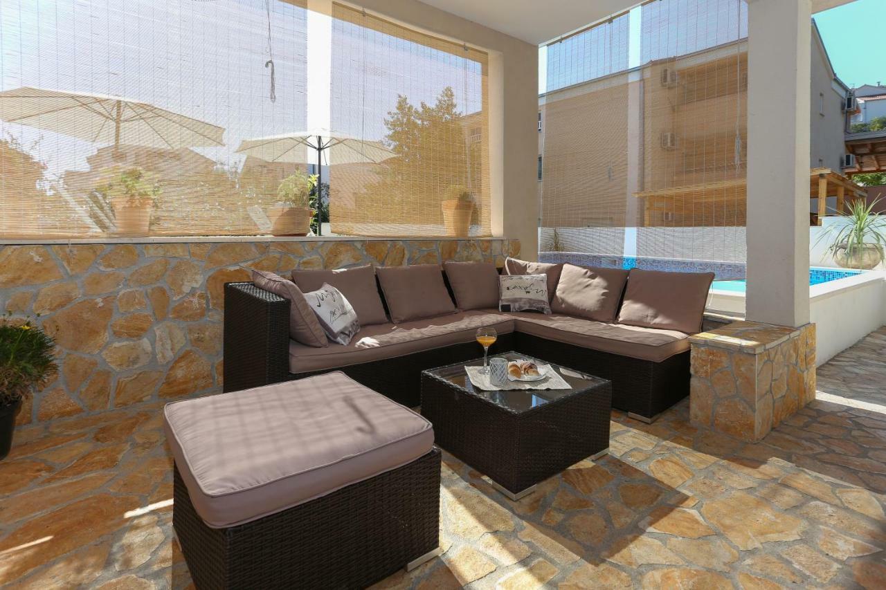 Bruno'S Poolside Apartments - Near Beach تروغير المظهر الخارجي الصورة