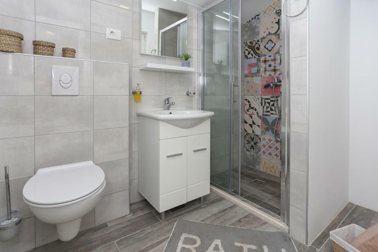 Bruno'S Poolside Apartments - Near Beach تروغير المظهر الخارجي الصورة